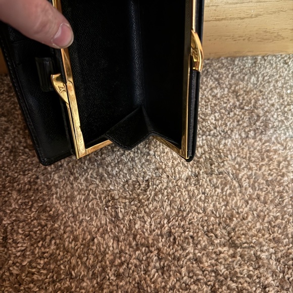 Louis Vuitton Black Textured Wallet - Picture 10 of 12